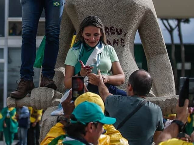 Maioria do STF vota para condenar Débora Rodrigues a 14 anos de prisão