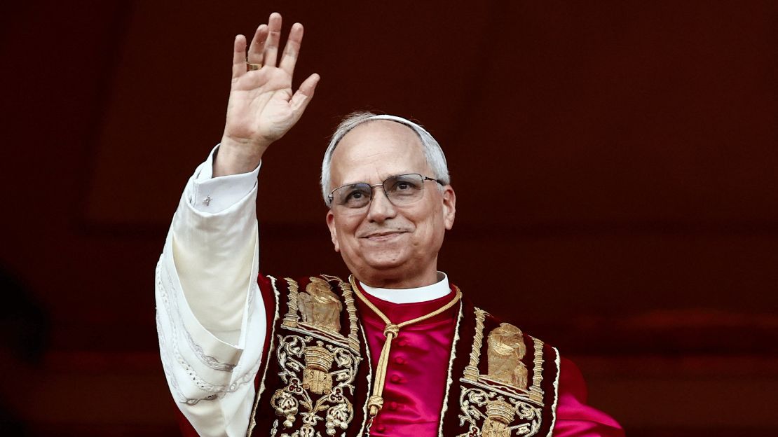 Papa Leão XIV pede paz e lembra Francisco: “ajudem a construir pontes”