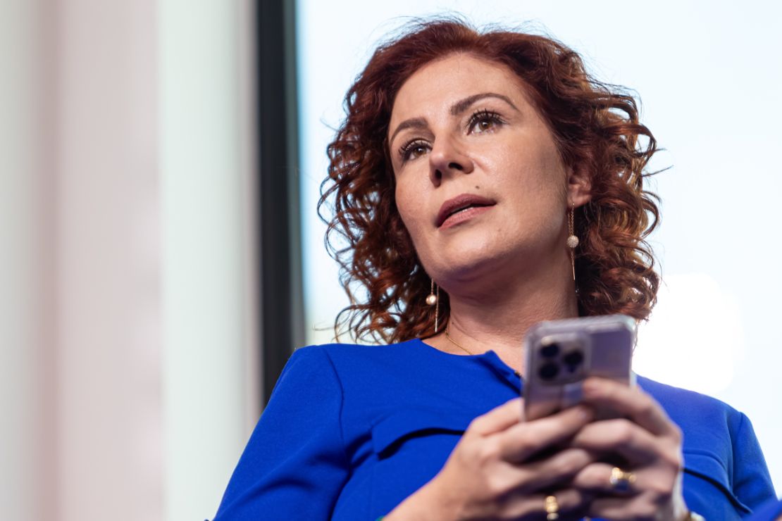 Horas após ir às redes pedir Pix, Zambelli diz ter arrecadado R$ 166 mil
