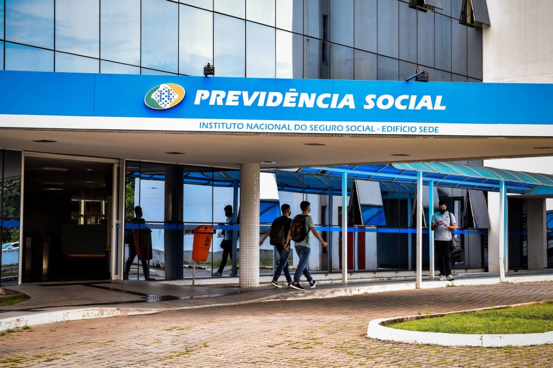 Governo inicia devolução de valores a aposentados lesados por fraudes no INSS