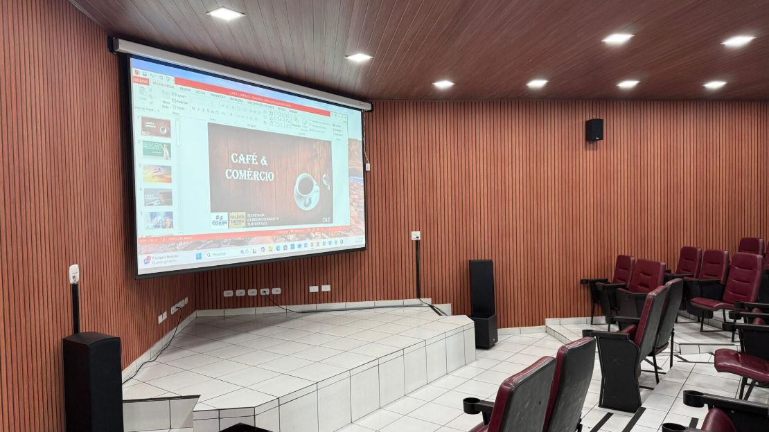 Com espaço moderno, tecnológico e renovado, Auditório José Guedes recebe revitalização em Coxim