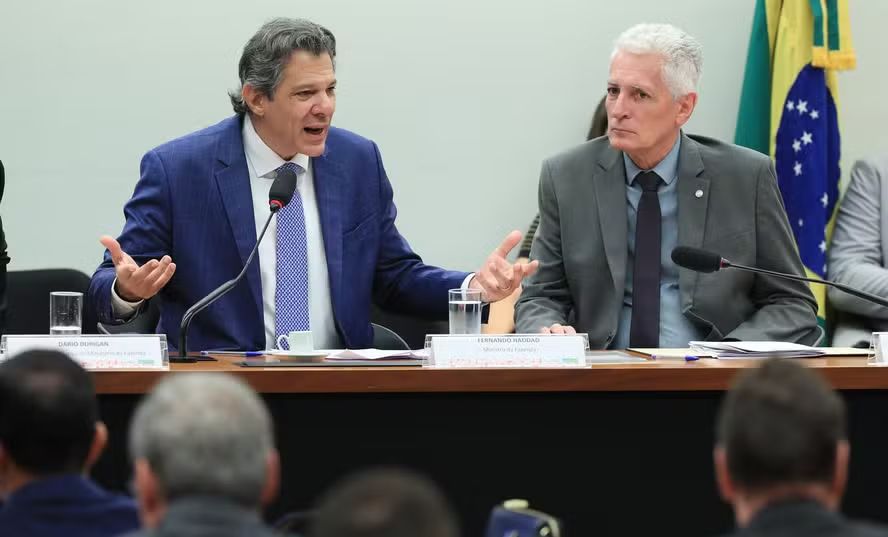 Nikolas Ferreira critica governo Lula, abandona sessão e Haddad reage: 