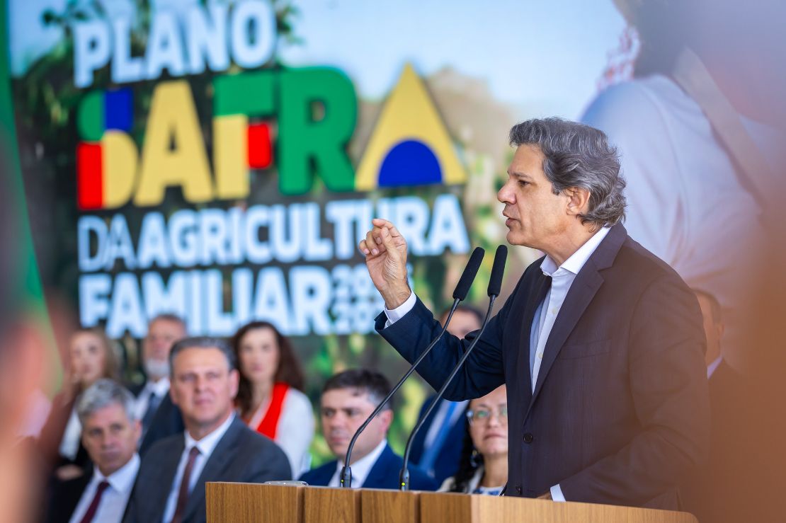 Haddad reforça compromisso do governo com a justiça social e defende isenção de IR para quem ganha até R$ 5 mil