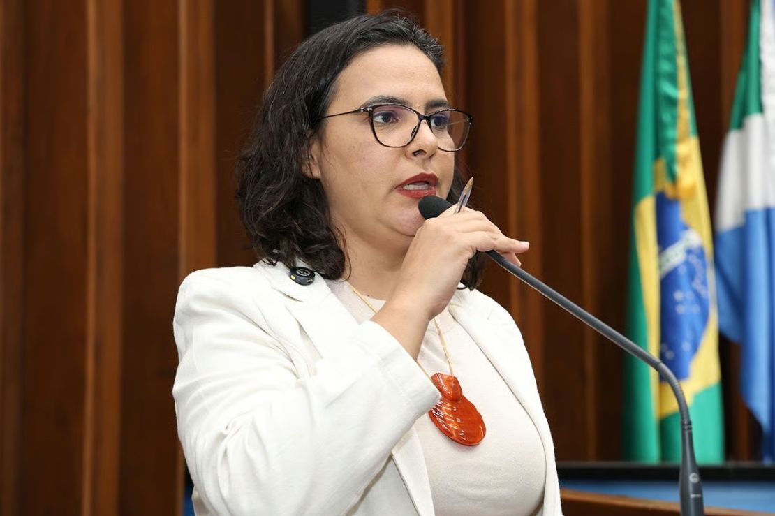 Gleice Jane usa a tribuna e retoma debate contra a violência aos profissionais de saúde