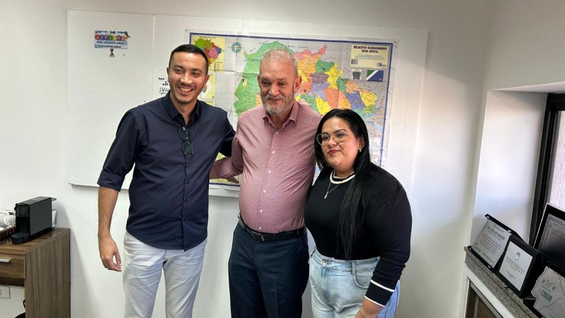 Em Campo Grande, Prefeito Murilo garante R$ 400 mil para Ambulância UTI e Leva micro-ônibus escolar com ar-condicionado para Pedro Gomes