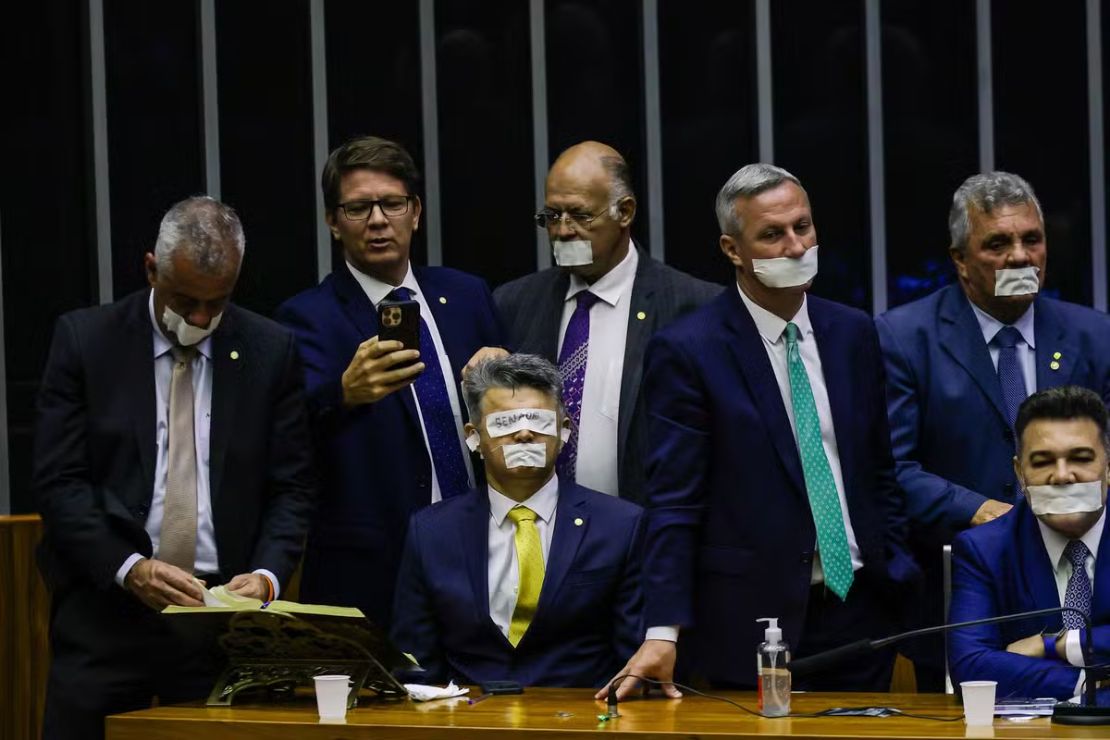 Deputados bolsonaristas anunciam “greve de palavras” e decidem ficar em silêncio no Congresso