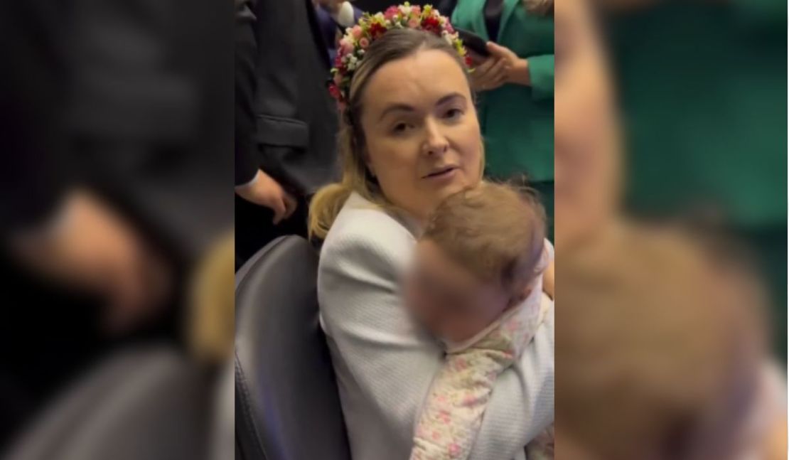 Deputada Julia Zanatta levou bebê de 4 meses a protesto no plenário da Câmara e reacende debate sobre postura parlamentar
