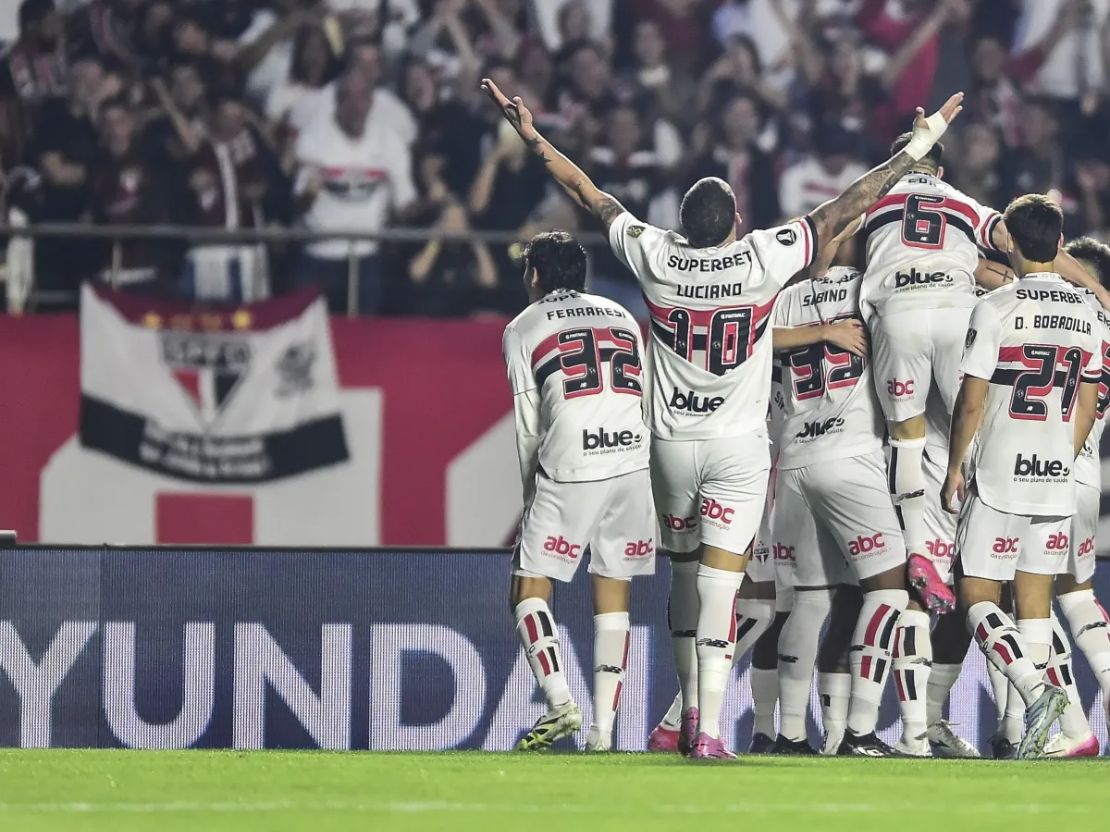 São Paulo supera trauma, elimina Atlético Nacional e avança na Libertadores