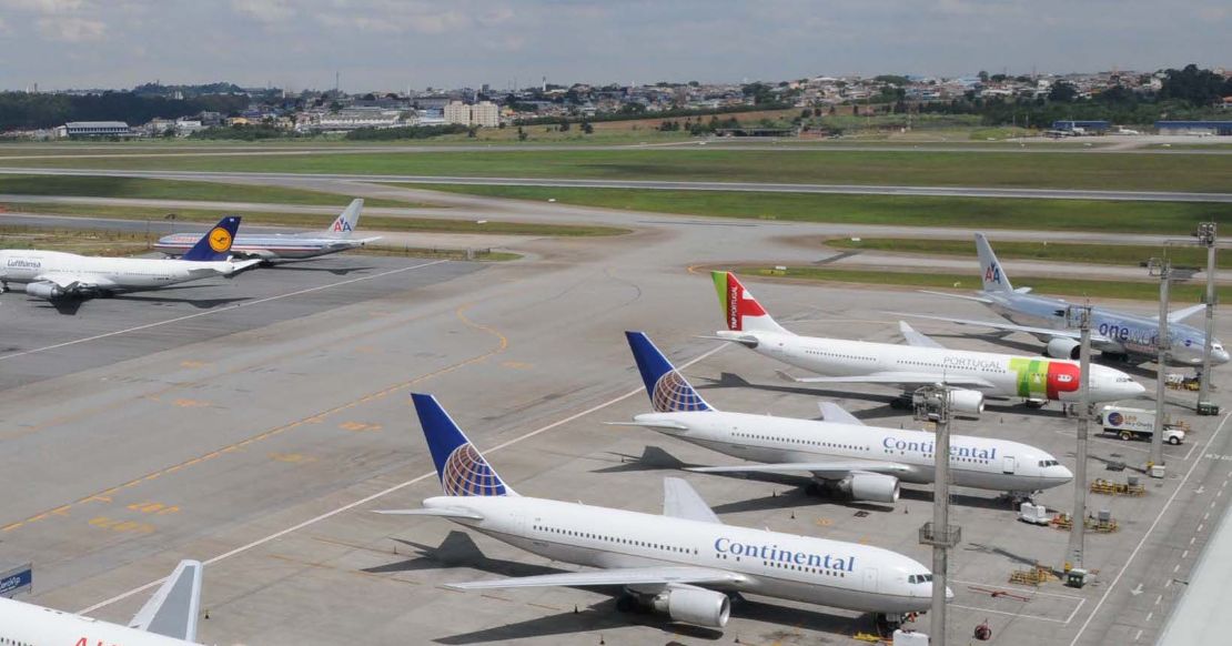 Aeroportos brasileiros batem recorde com 73 milhões de passageiros no 1º semestre de 2025