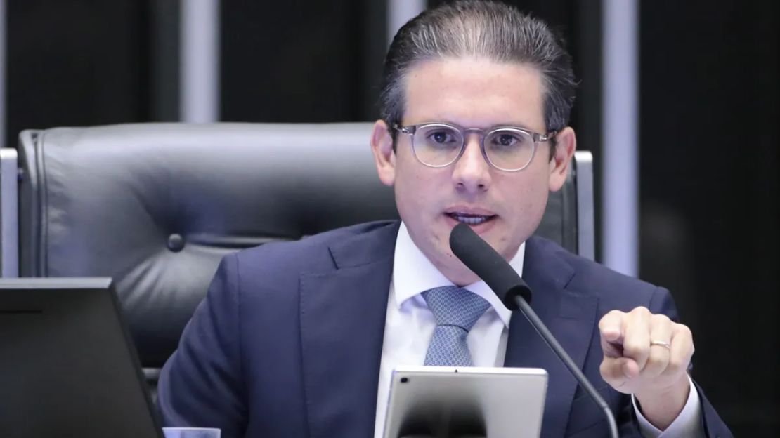 Câmara aprova urgência para isenção do IR de quem ganha até R$ 5 mil