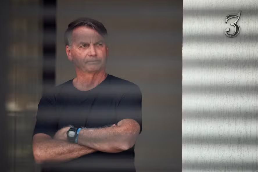 Quaest: 55% acham justa prisão domiciliar de Bolsonaro; 39%, injusta