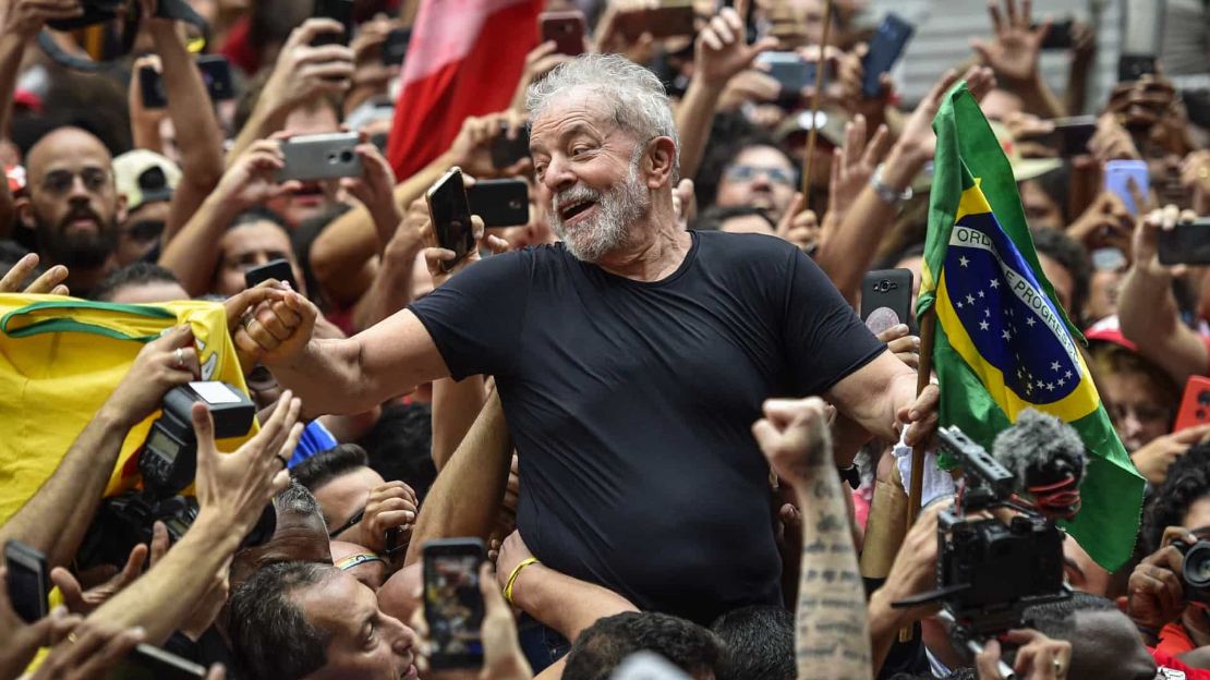 Secom apresenta novo slogan do governo Lula em reunião ministerial