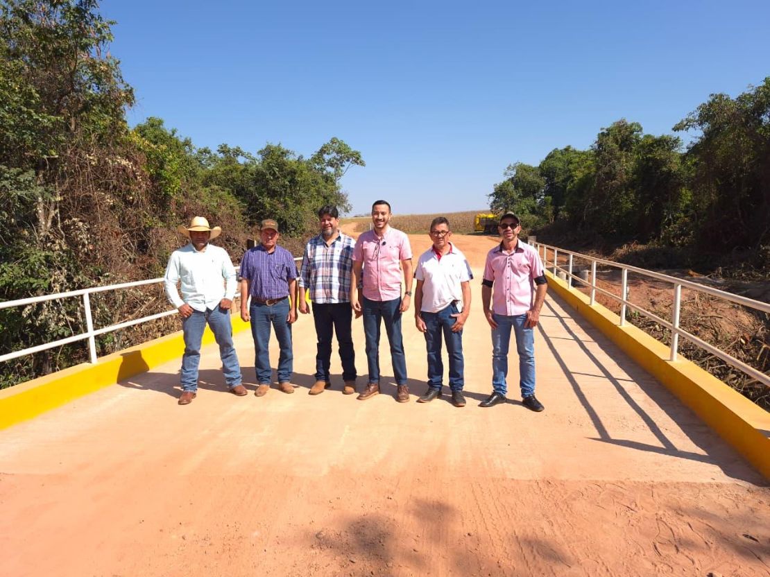 Prefeito Delegado Murilo inaugura ponte de concreto sobre o córrego Tauá com investimento de R$ 509 mil