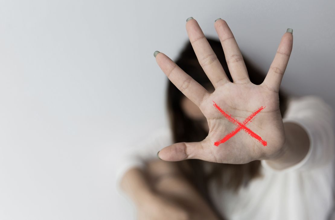 Violência digital contra mulheres atinge níveis alarmantes
