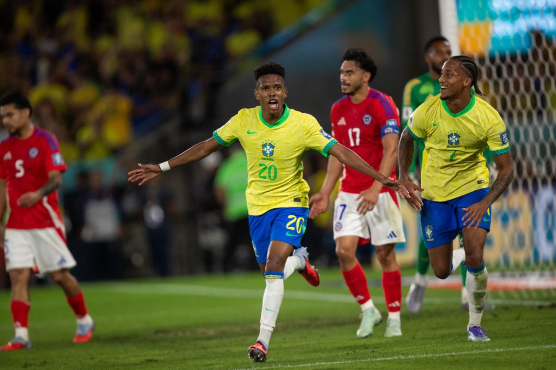Estêvão desencanta, Paquetá marca na volta à seleção, e Brasil vence o Chile na despedida da torcida nas eliminatórias