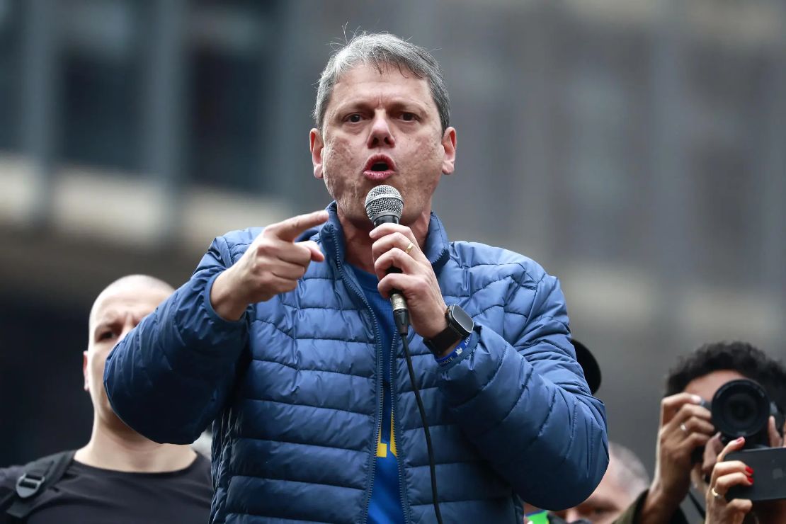 Tarcísio radicaliza discurso e se projeta como “herdeiro” de Bolsonaro
