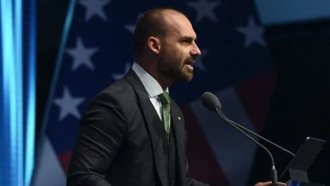 Extrema direita indica Eduardo Bolsonaro como líder da minoria