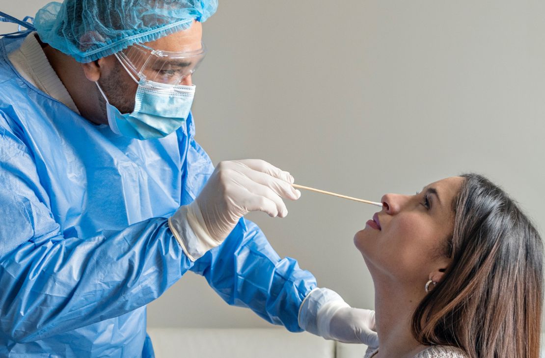 Covid-19 causou metade das mortes por vírus respiratórios em 4 semanas