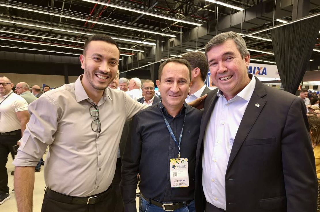 Prefeito Delegado Murilo representa Pedro Gomes no 3º Congresso dos Municípios de MS e busca inovação para o desenvolvimento local