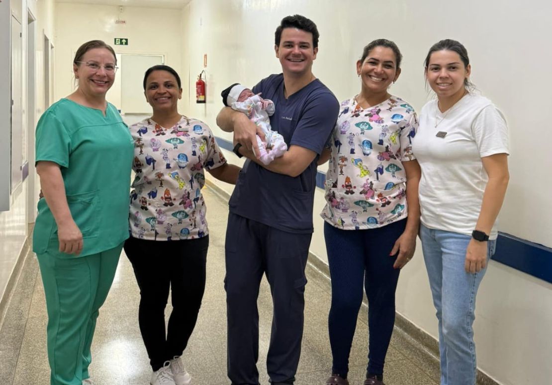 Equipe médica realiza parto normal em Pedro Gomes