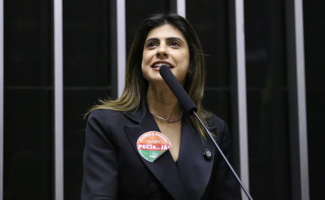 Projeto de Camila Jara que garante água potável e infraestrutura sanitária em todas as escolas do Brasil vai à sanção presidencial