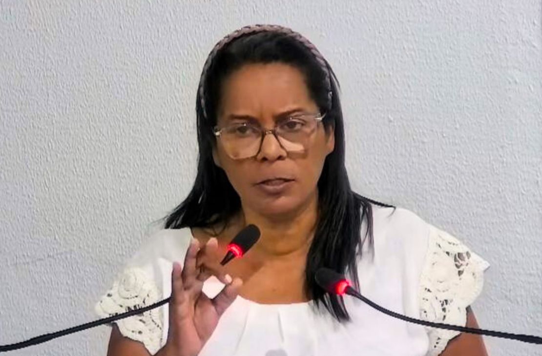 Vereadora Simone Gomes critica nova contratação de limpeza urbana em meio a dívidas e atrasos com servidores em Coxim