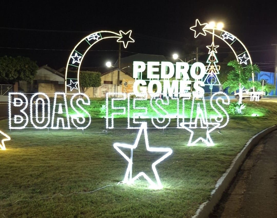 Pedro Gomes acende as Luzes de Natal com praça lotada, ações da Primeira Infância, apresentações culturais e Carreta do Papai Noel