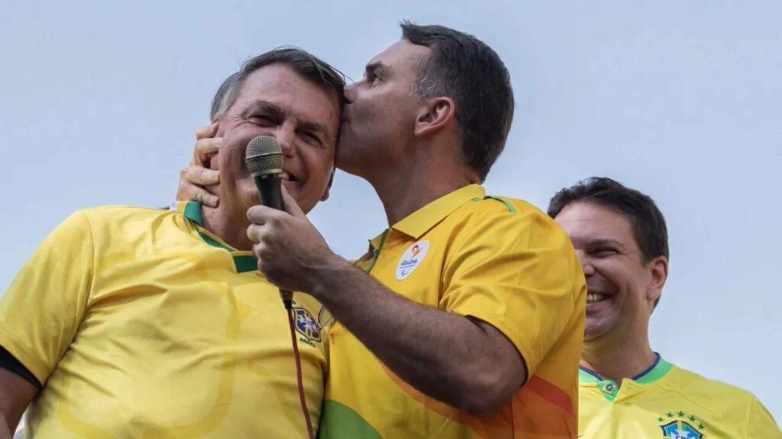 Flávio confirma que foi escolhido por Bolsonaro para disputar Presidência