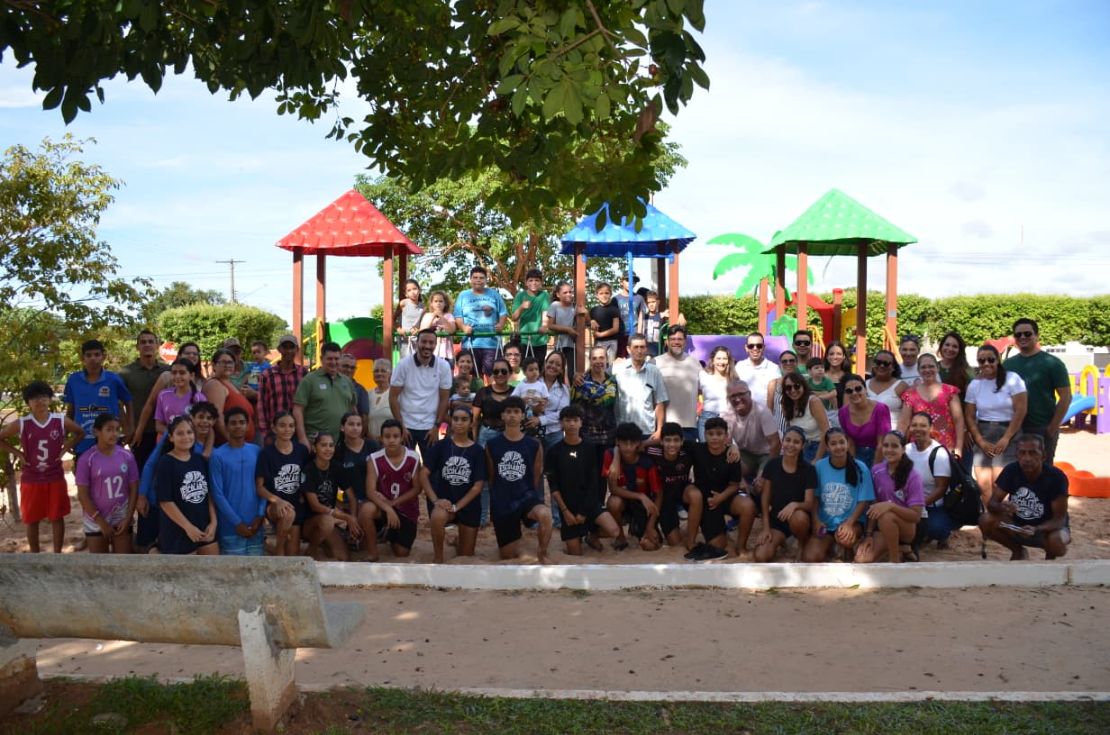 Gestão Prefeito Delegado Murilo Inaugura Primeiro Parquinho Infantil de Pedro Gomes