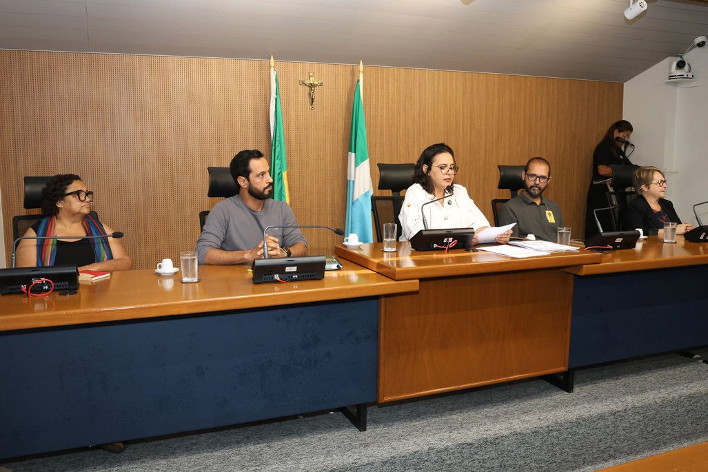 Debate sobre instalação de câmeras em salas de aula levanta dúvidas sobre eficácia e objetivos da medida