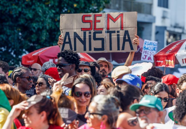 Atos pelo país rejeitam anistia a golpistas e pressionam Senado contra PL
