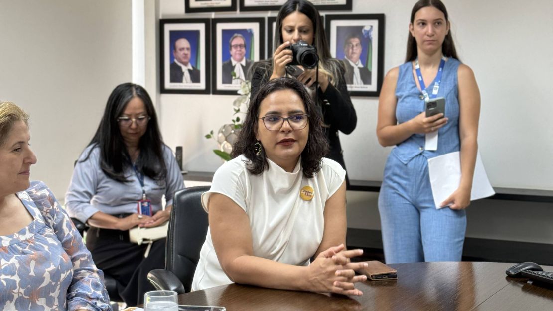 Gleice Jane participa de assinatura do protocolo “Todos por Elas” para levar combate ao feminicídio e racismo às escolas de MS