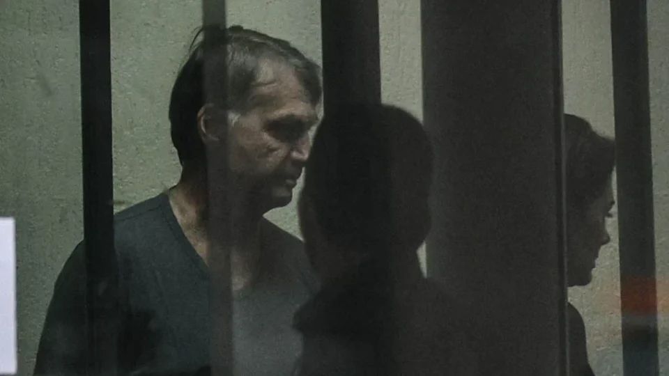 Dois pesos, duas medidas: Idosos presos no Brasil vivem em situação muito mais precária que a de Bolsonaro