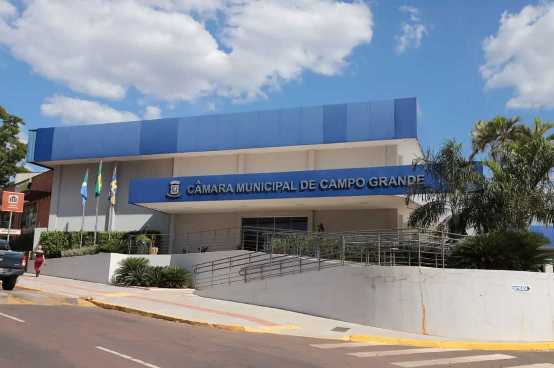 Câmara anula aumento da taxa do lixo, impõe derrota à prefeita Adriane e reduz IPTU de 71% dos imóveis