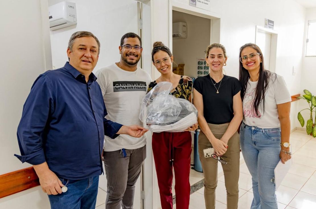 Prefeitura de São Gabriel do Oeste entrega kits de cobertores e lençóis às unidades de saúde