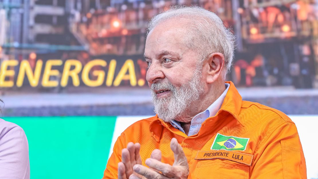 Petrobras reduz preço da gasolina e reforça política de estabilidade no governo Lula