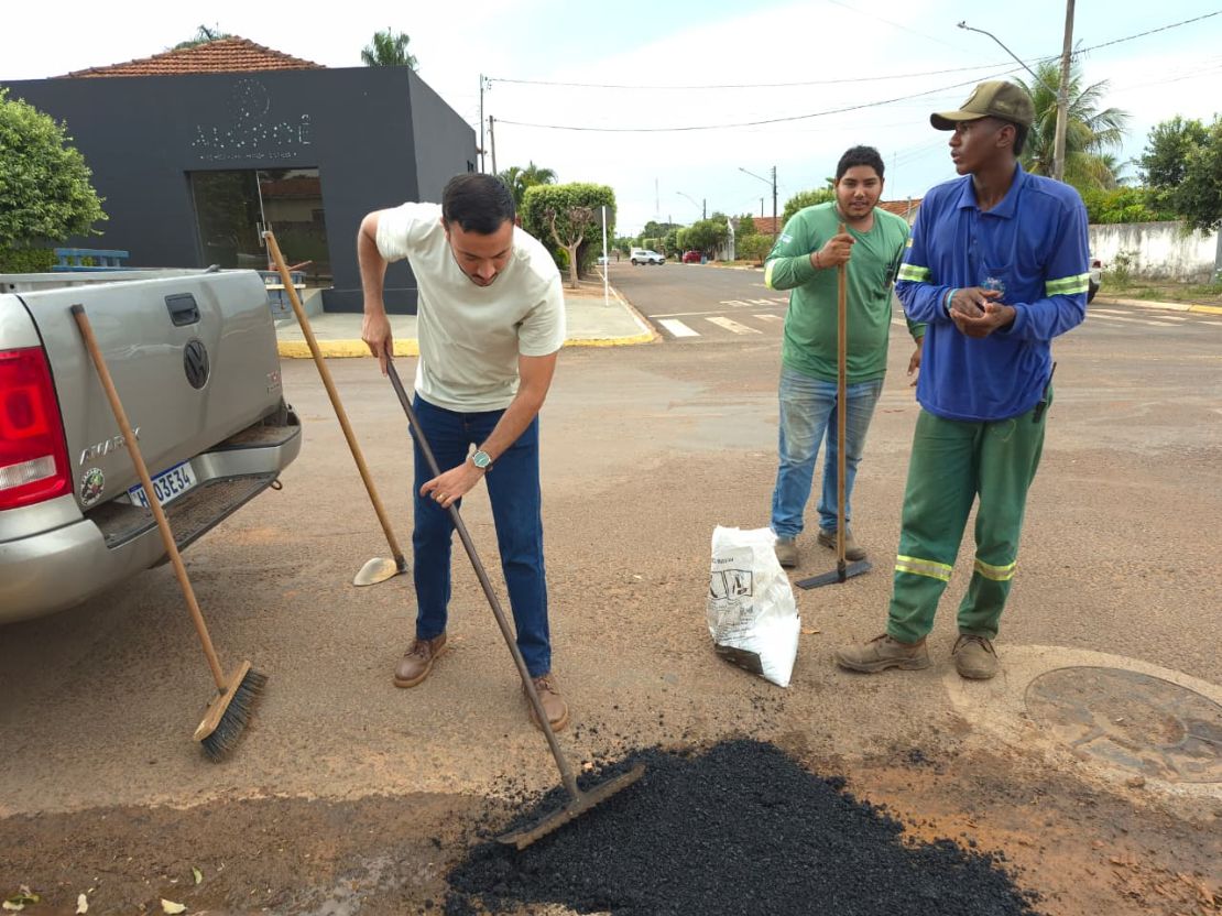 Pedro Gomes inicia operação tapa-buracos e prepara novas ações de recuperação asfáltica