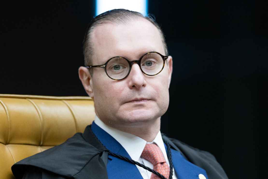 Zanin é sorteado relator de ação que pede CPI do Banco Master no STF