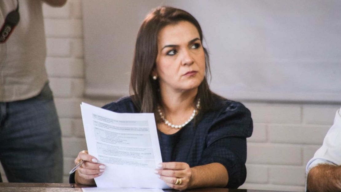 Adriane Lopes tem 72h para se manifestar sobre ação que pede suspensão da taxa do lixo