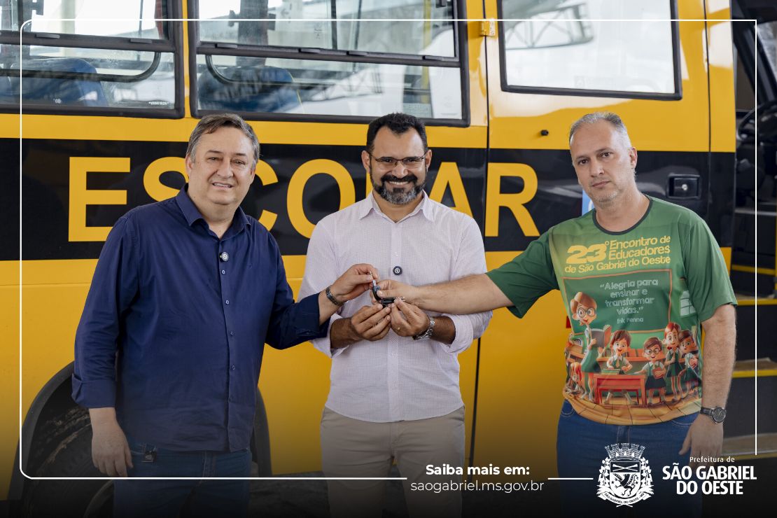Prefeito Leocir Montanha entrega dois novos ônibus e reforça transporte escolar em São Gabriel do Oeste