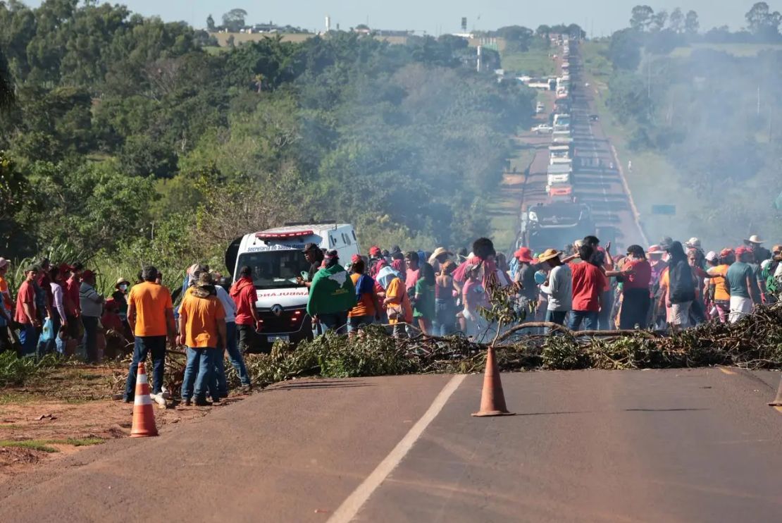 Após 5h30 de bloqueio, manifestantes liberam trânsito na BR-163 em Campo Grande