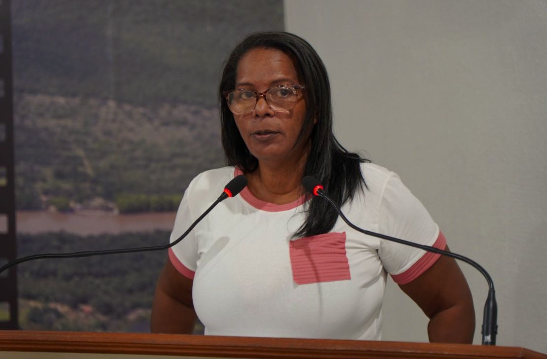 Simone Gomes volta a cobrar respeito ao mandato e denuncia falta de respostas do Executivo em Coxim