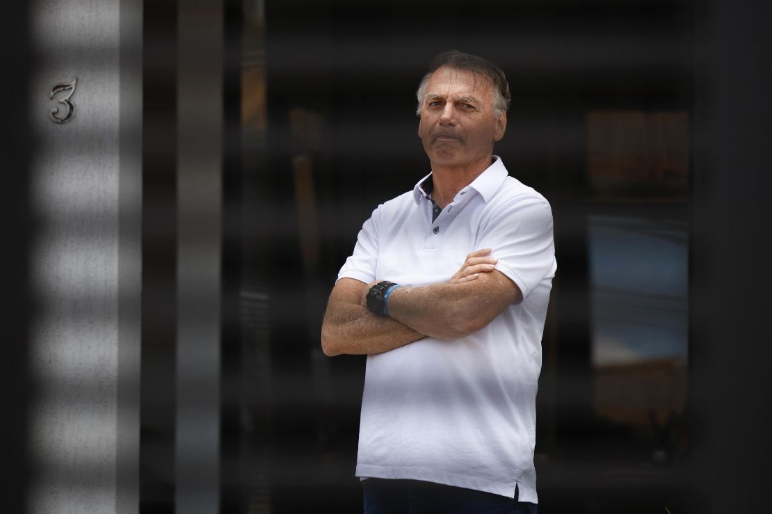 Decisão de Moraes impõe isolamento e restrições a Bolsonaro, confira as regras