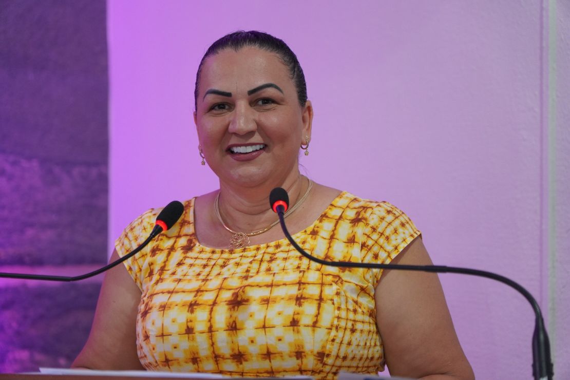 Em sessão solene, Lourdes leva mensagem de força e representatividade feminina à tribuna da Câmara de Coxim