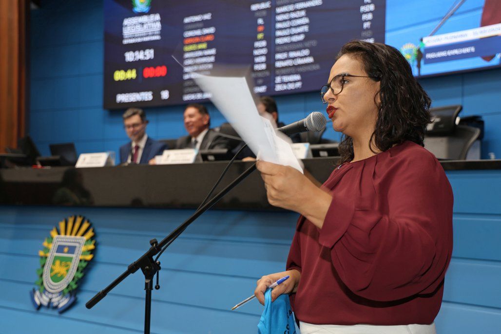 “Não é reajuste, é perda”: Gleice Jane critica política salarial e pressiona Riedel sobre abandono dos servidores