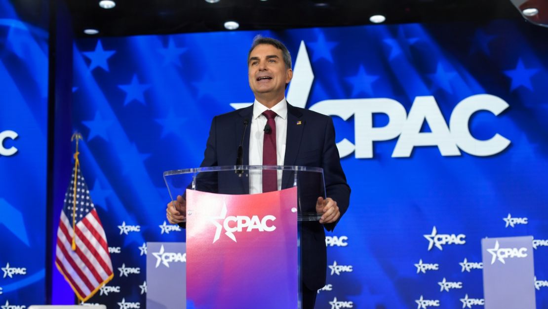 Entre medalhas e milícias: a pífia vida legislativa de Flávio Bolsonaro