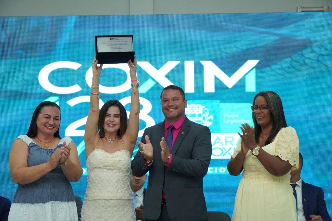 Deputada Mara Caseiro recebe Título de Cidadã Coxinense durante sessão solene em Coxim