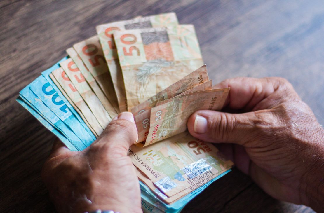 Governo propõe salário mínimo de R$ 1.717 para 2027 com ganho real acima da inflação