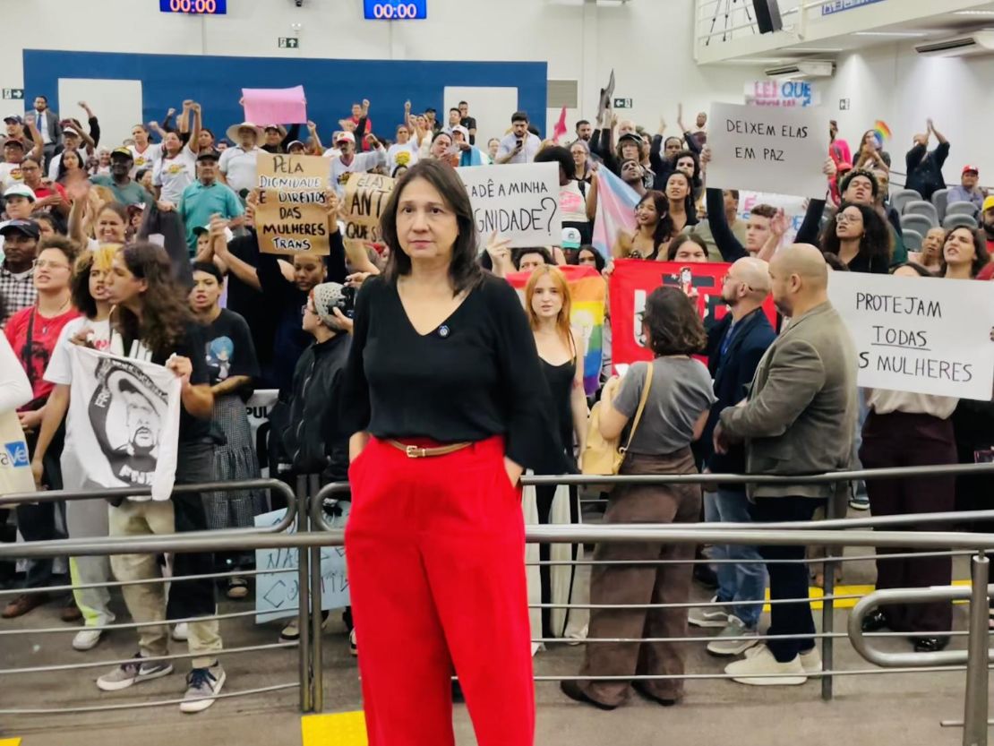 Vereadora Luiza protocola projeto para revogar lei que restringe uso de banheiros por pessoas trans em Campo Grande