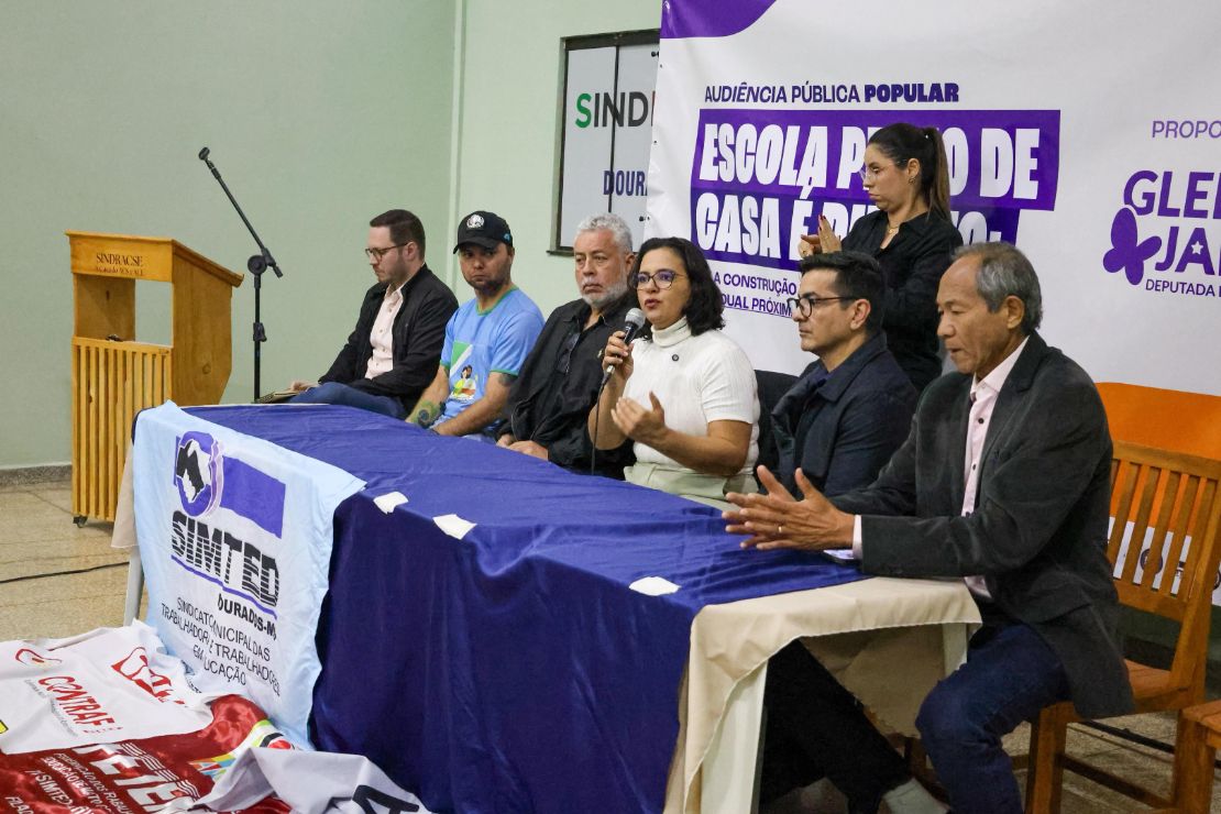 Gleice Jane pressiona Prefeitura e cobra solução para construção de escola na região do Jardim Guaicurus em Dourados